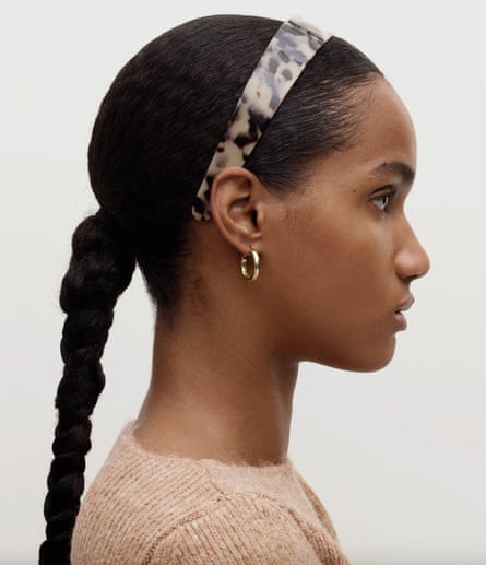 A model wearing a Wide Headband by Machete