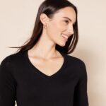 Amazon Essentials Women's Lightweight Long-Sleeve V-Neck Sweater - Image 4