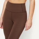Amazon Essentials Women's Power Sculpt High Rise 7/8 Workout Length Legging with 25" Inseam - Image 4
