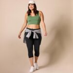 Amazon Essentials Women's Exercise Workout Leggings, Active Sculpt, Mid-Rise Capri with Pockets - Image 7