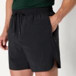 Amazon Essentials Men's Athletic Performance Stretch Contrast Woven Gym Training Short with 6" Inseam - Image 4