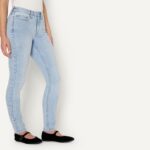 Amazon Essentials Women's High Stretch Mid-Rise Skinny Jeans - Image 2