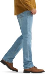 Wrangler Men's Free to Stretch Straight Fit Jean - Image 2