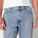 Amazon Essentials Men's Heavyweight Low Stretch Denim Straight-Fit Bootcut Jean - Image 3