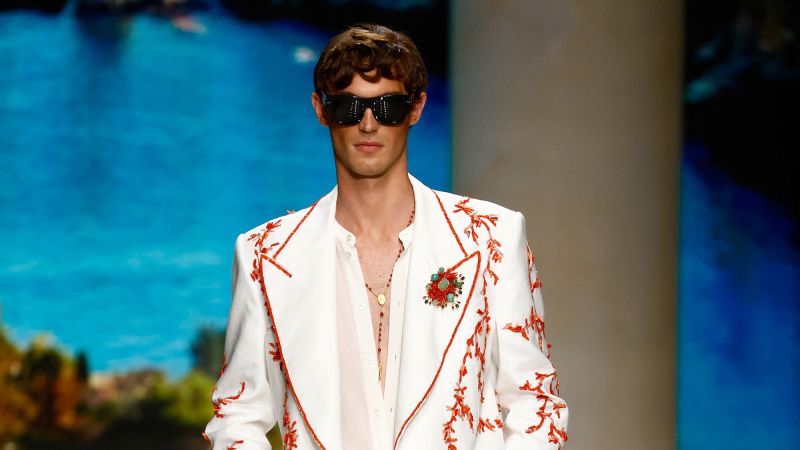 Brooches, pins and feather boas: Next summer, men will be delightfully decorated | CNN