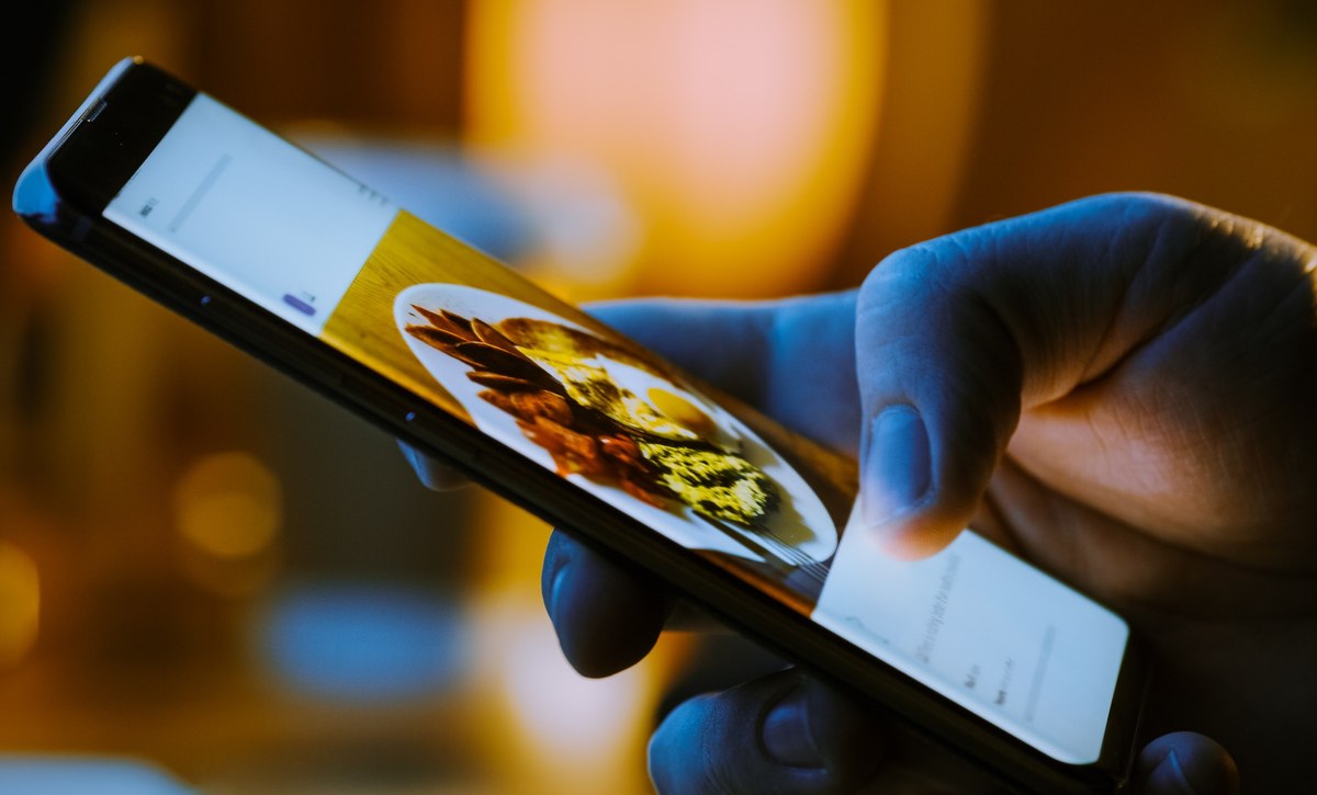 From food to fashion: What consumers love in social media reviews