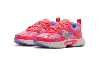 Shop Little Kid's Nike V5 RNR "Hot Punch" (SKU: IV6245-674). Photo via Nike.