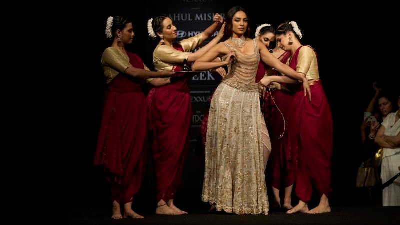 Opulent brides are funding India’s global fashion play | CNN