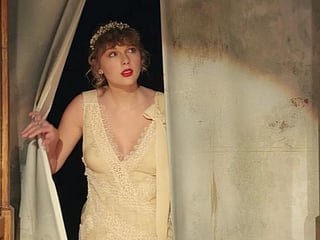 Taylor Swift in Willow
