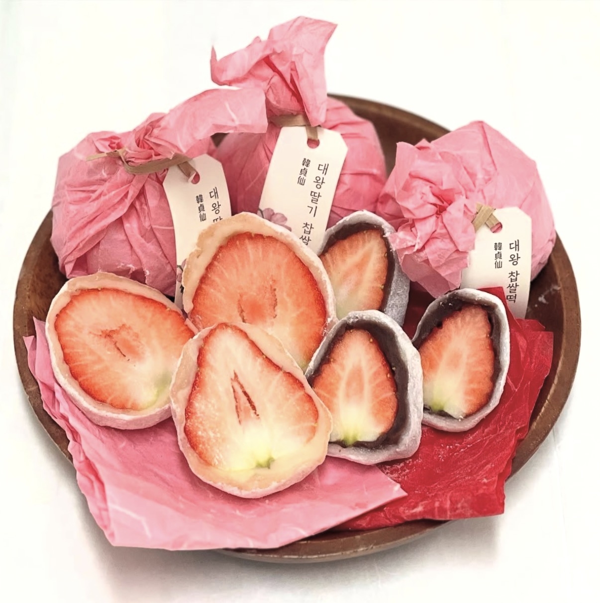 Strawberry mochi from Hanjungsun Seongsu (Hanjungsun)