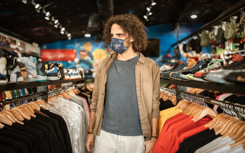Buying clothes, shoes - Do consumers watch product reviews before their purchase?