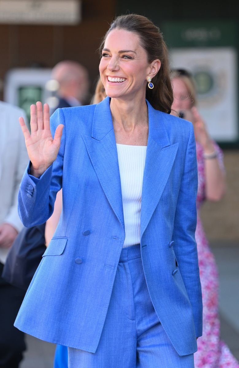 Kate Middleton greeted tennis fans during a surprise appearance at Wimbledon 2026 in a chic sapphire-blue suit.