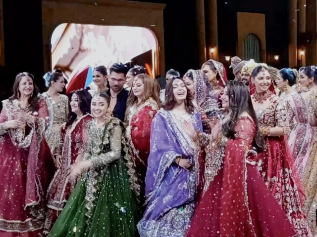 Bridal fashion show draws star-studded crowd in Karachi | The Express Tribune