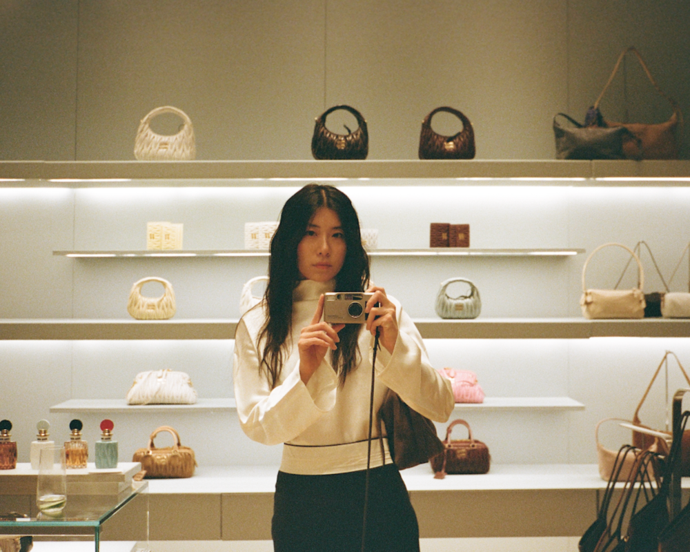 Can A No-Phones Fashion Week Exist?