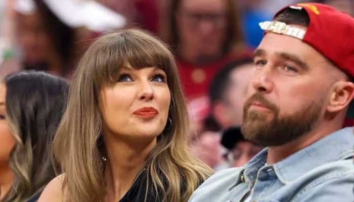 Travis Kelce praises Taylor Swifts fashion sense