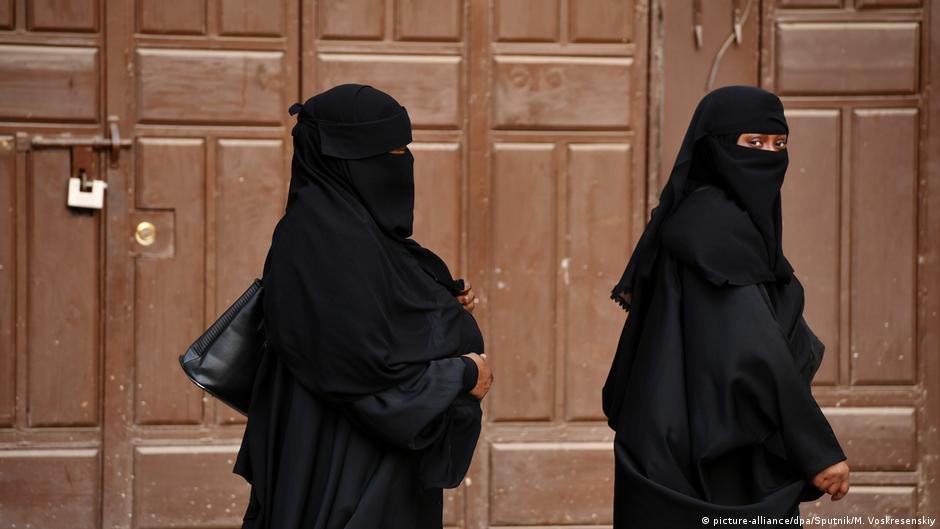 Saudi prince: Women should decide what to wear