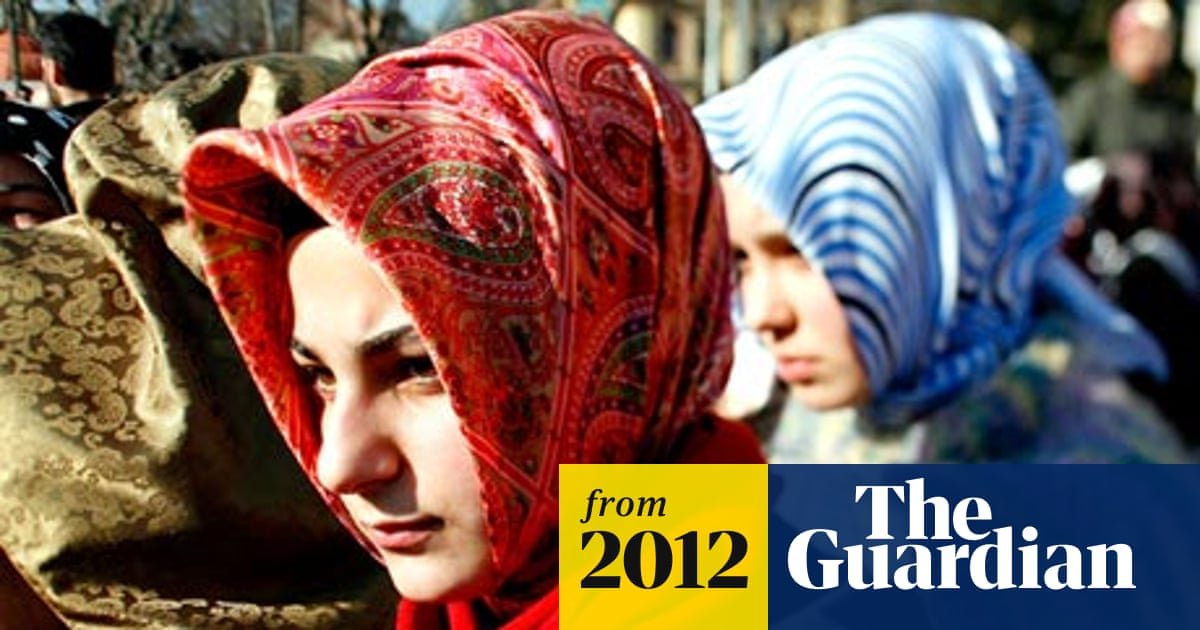 Turkey's middle-class women mix fashion with Islamic piety