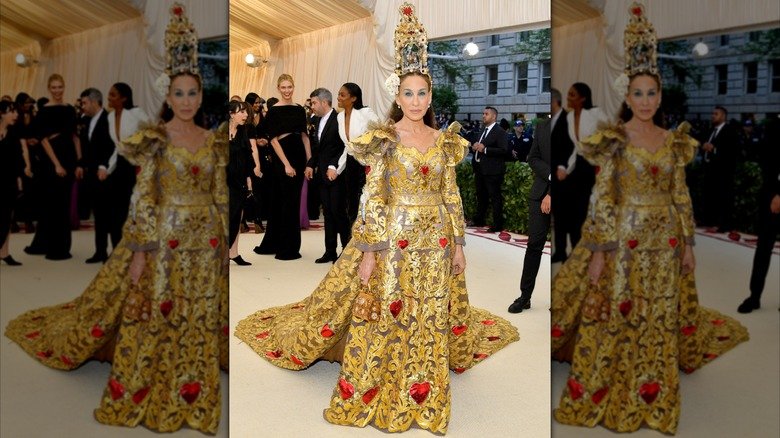 Sarah Jessica Parker wearing an intricate gold design to the 2018 Met Gala